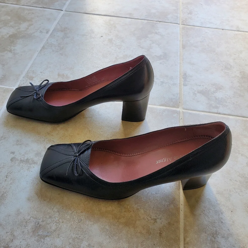 Etienne Aigner Black Leather Square-Toe Bow Pumps
